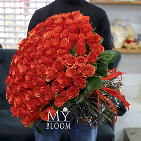 Букет 101 коралловая роза (60 см) в Москве