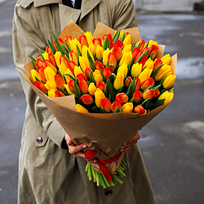Букет 101 тюльпан огненный микс в Москве