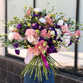 Букет из 51 эустомы (50 см) в Москве