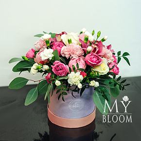 Розовый цветочный микс в шляпной коробке в Москве