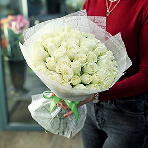 Букет 51 белая Кенийская роза (40 см) в Москве