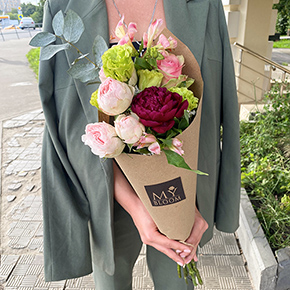 Цветочный сверток комплимент в Москве