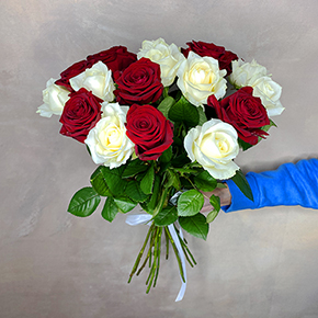 Букет из 15 роз "Классика" (50 см) в Москве