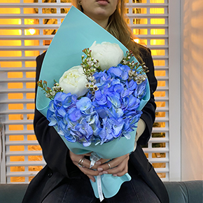Букет из пионов и гортензий Blue в Москве