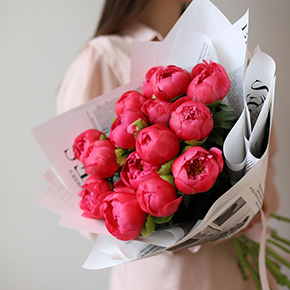 Букет из 15 пионов Коралл в Москве