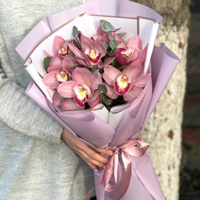 Букетик розовых орхидей в Москве