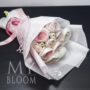 Букет из 13 ранукулюсов в Москве