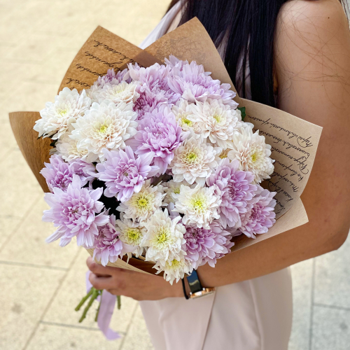 Букетик нежных хризантем в Москве