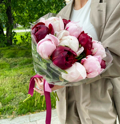 Букет из 15 Российских пионов в Москве
