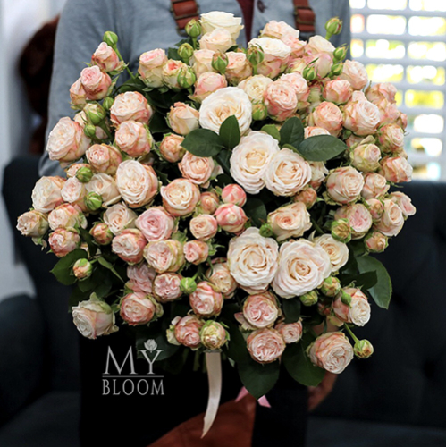 Букет 51 пионовидная роза Бомбастик (50 см) в Москве